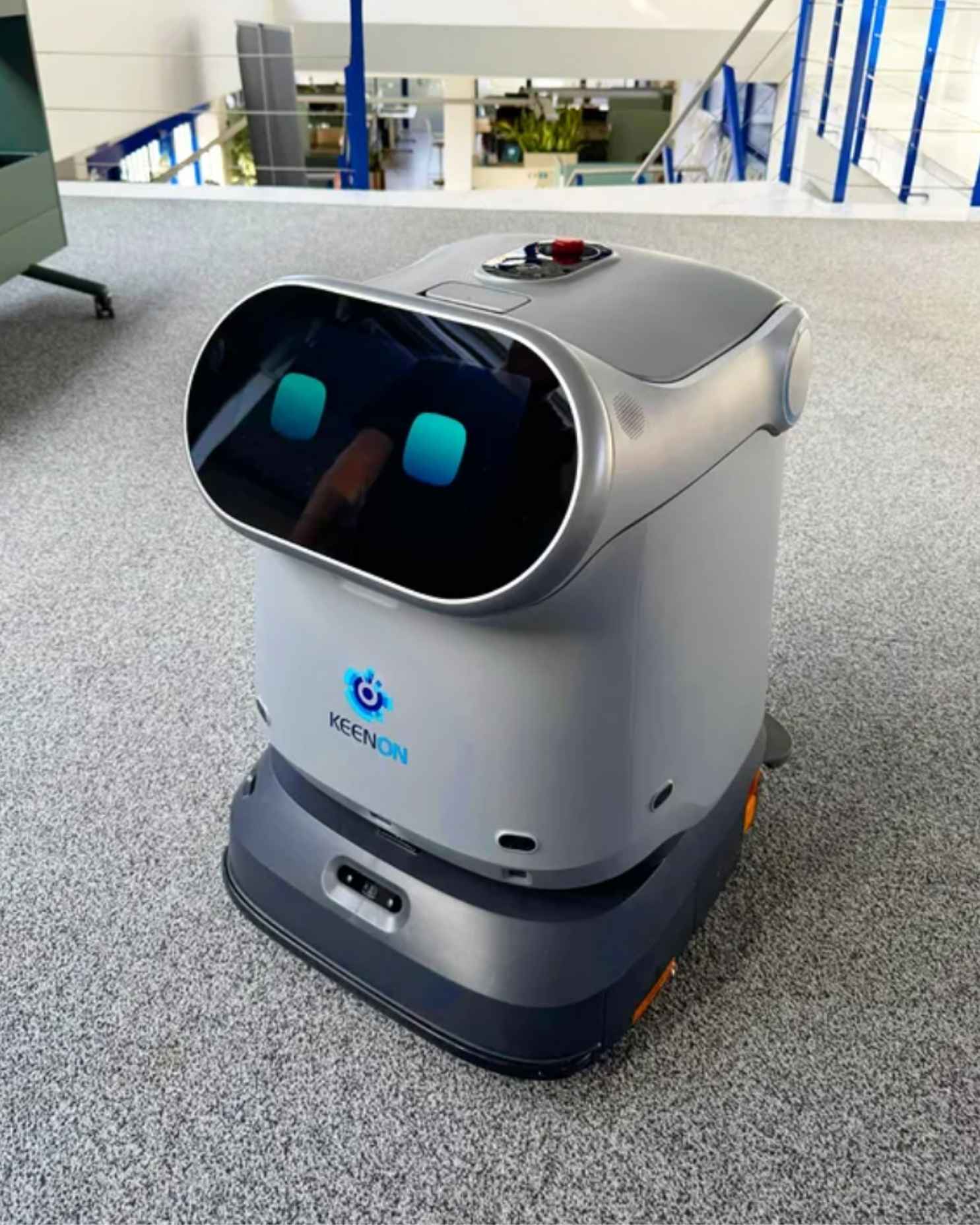 KEENON-Serviceroboter in einer Industriehalle