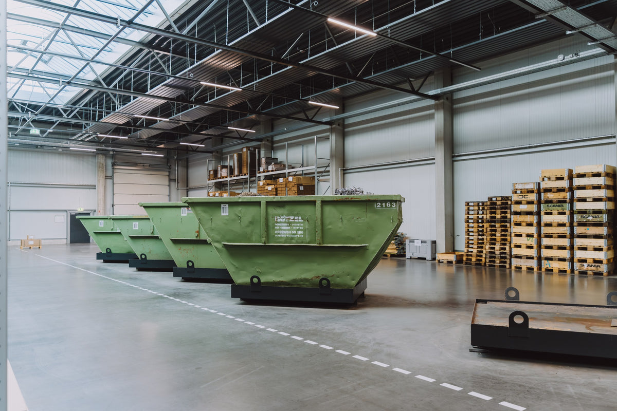 Logistik · Container und Palettenlager