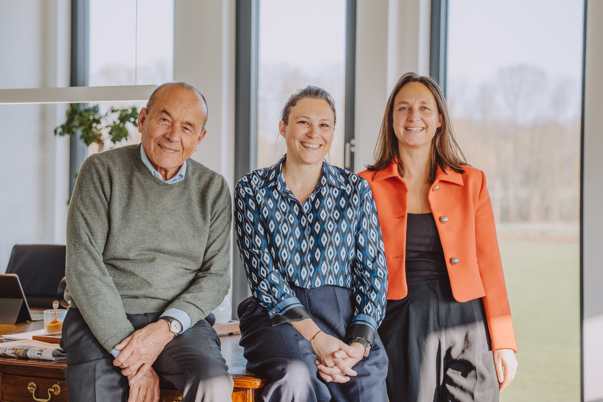 Die Mönninghoff-Geschäftsführung mit Carolin Höll im neuen Büro