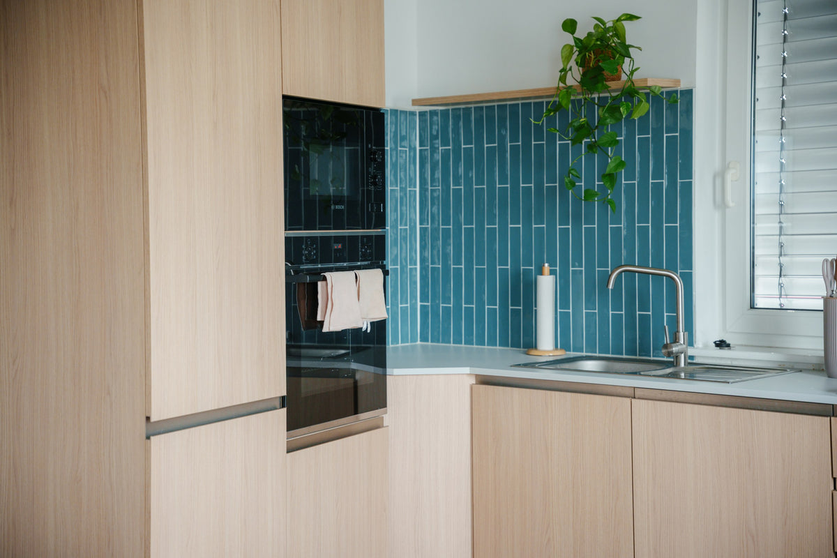 Küche · Backofen und Spüle