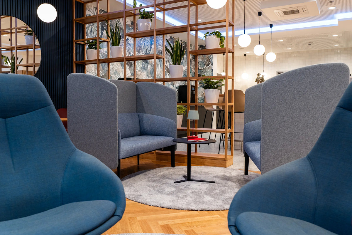 Sitzgruppe · Sofa und Beistelltische