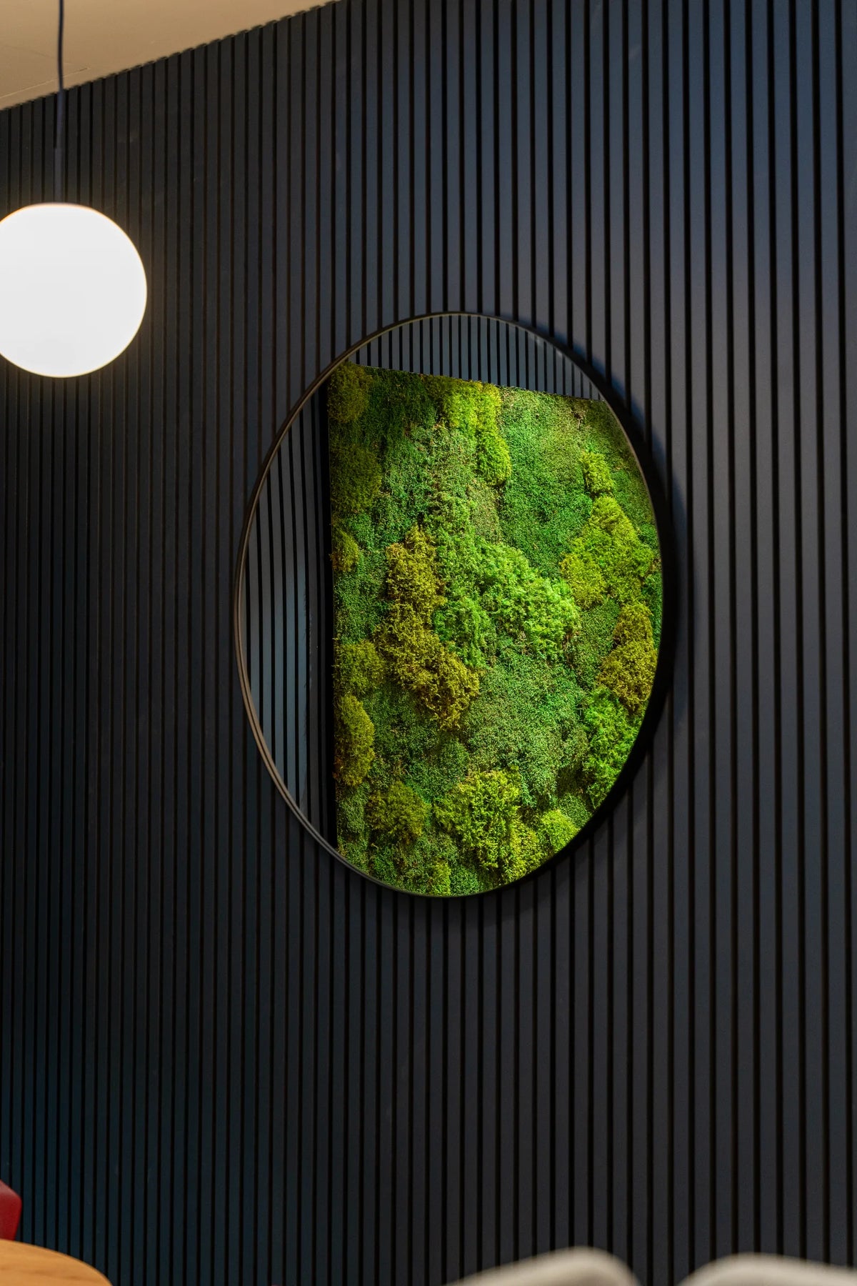 Detail · Rundspiegel mit Moos